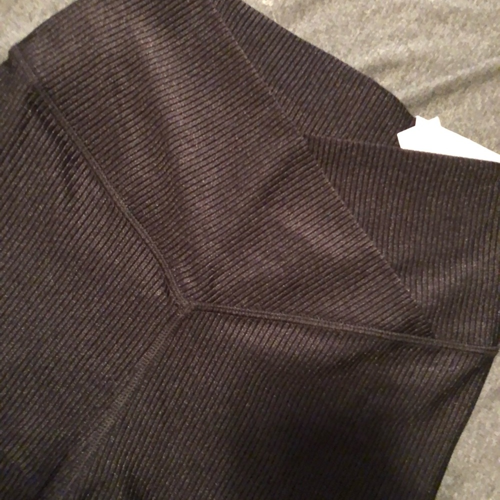 Aerie offline crossover black shiny legging. NWT size M